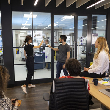 Ilumina Meeting Room with people